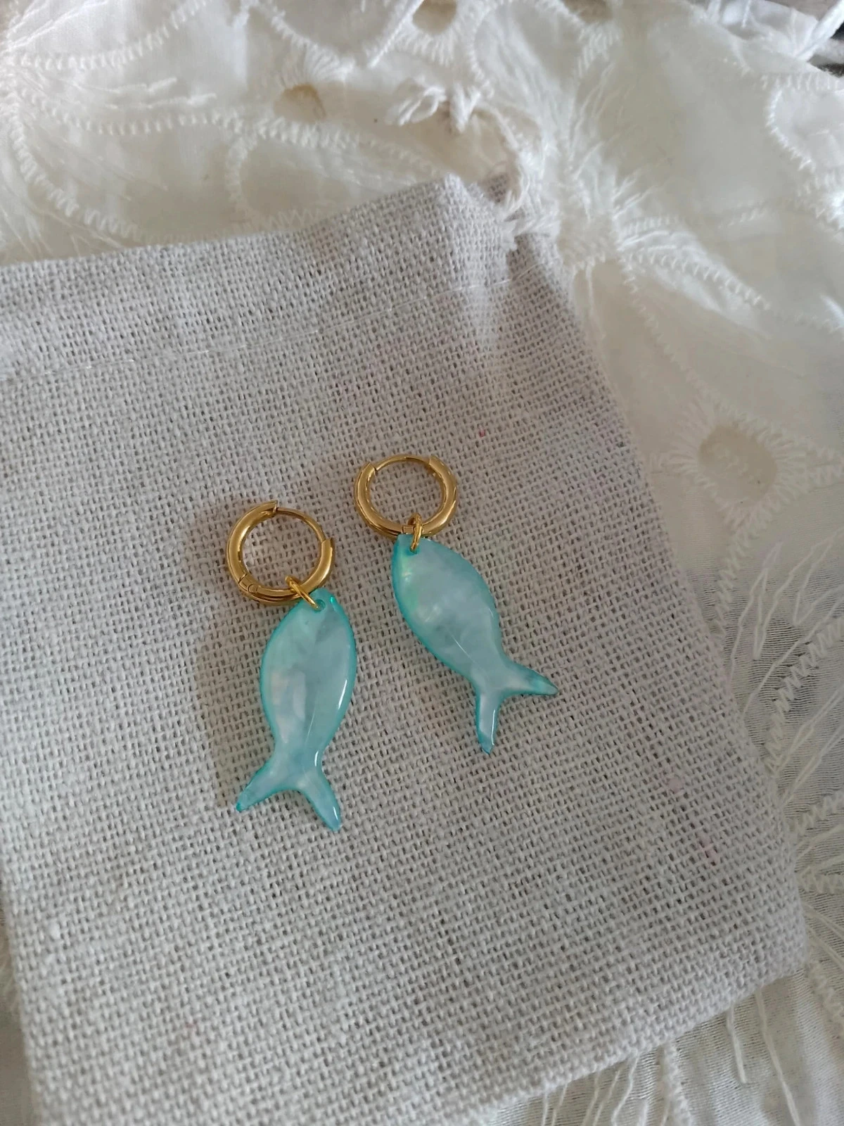 Créoles dorées poissons nacre bleu